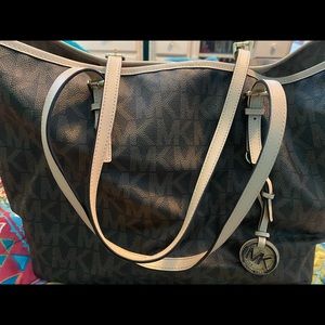 Brown Michael Kors tote LIKE NEW CONDITION!!! Super pretty bag!